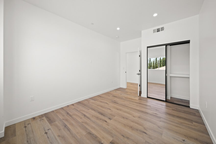 Building Photo - 6049 Craner Ave