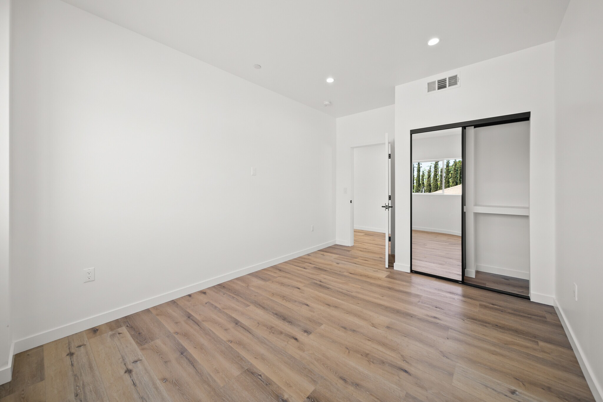 Building Photo - 6049 Craner Ave