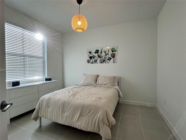 Building Photo - 2627 SE 28th Dr