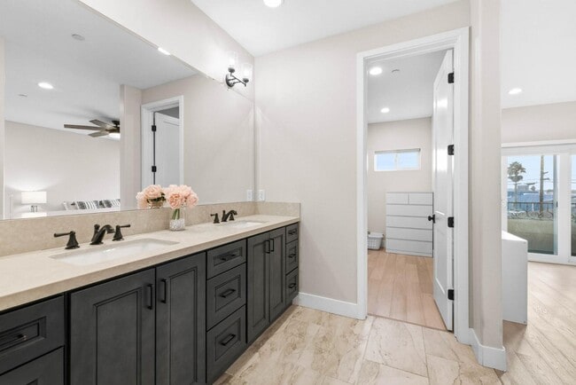 Building Photo - 5051 Savannah St