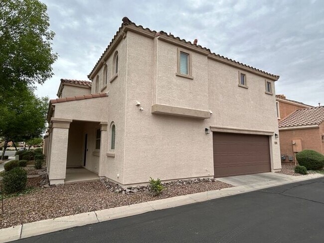 Building Photo - 2251 S Ponderosa Dr