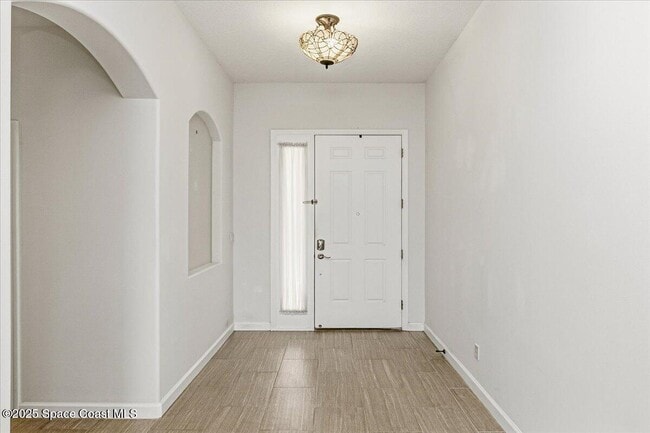 Building Photo - 558 Gardendale Cir SE