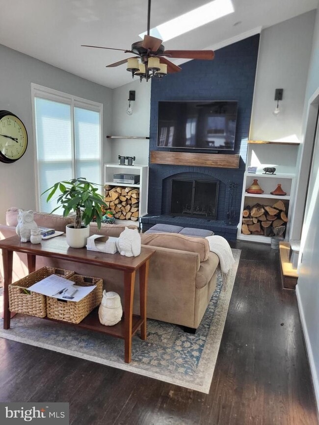 Building Photo - Beautiful 4 Bedroom Home in Potomac Crossing