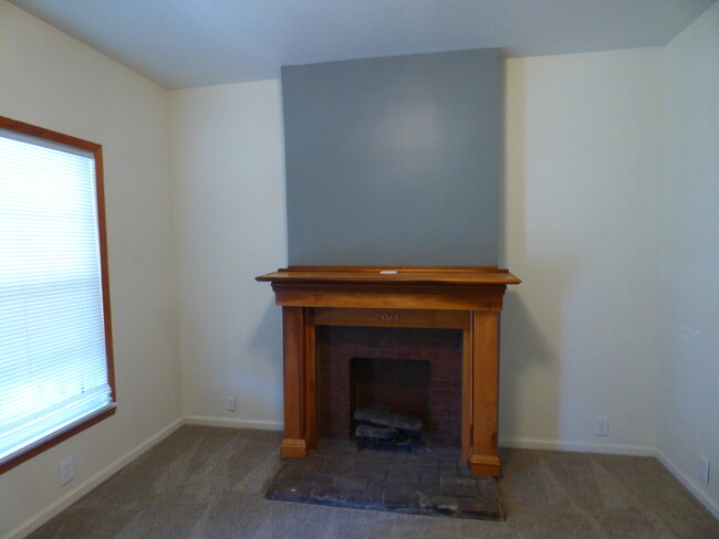 Building Photo - Merion Village 2 BR