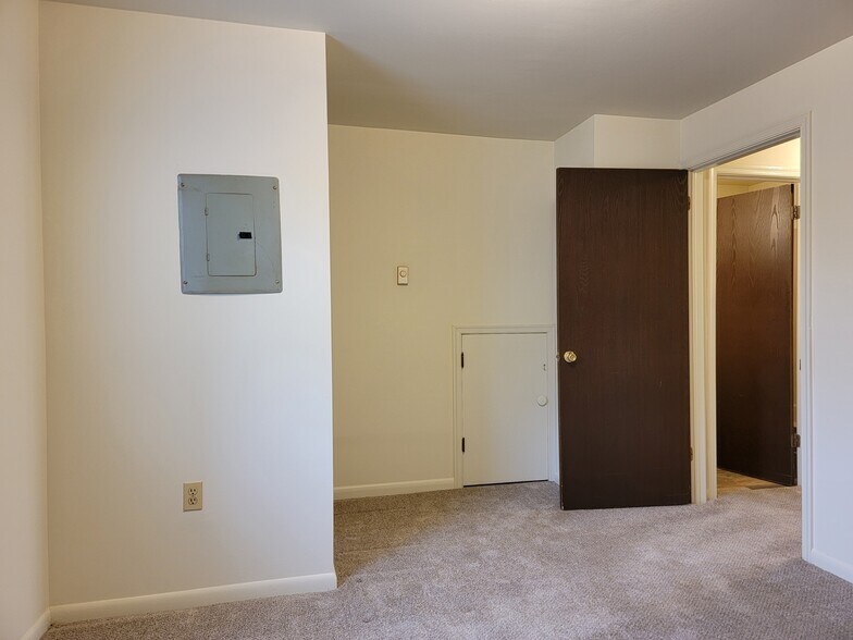 Building Photo - 61 W Church St