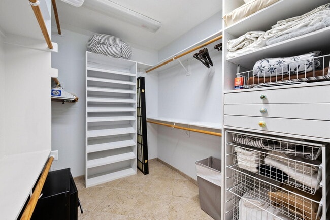 Building Photo - 73416 Mariposa Dr