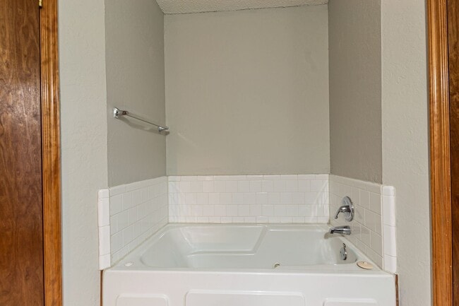 Building Photo - Beautiful 3 Bed 2 Bath in the Heart of OKC!