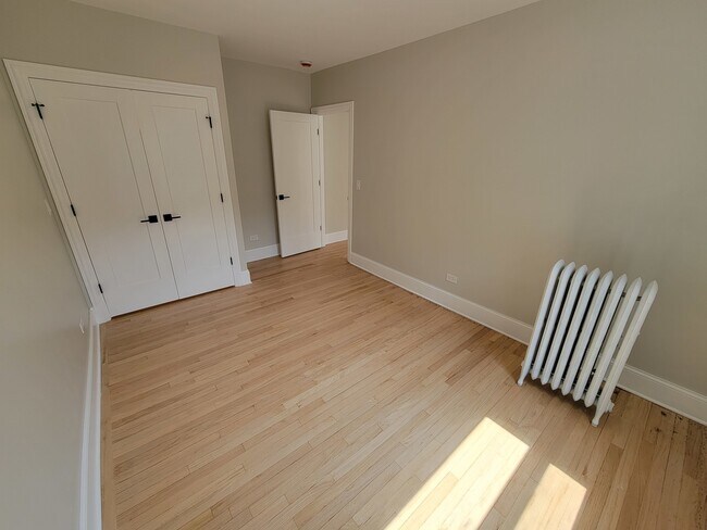 Building Photo - 6418 N Richmond St