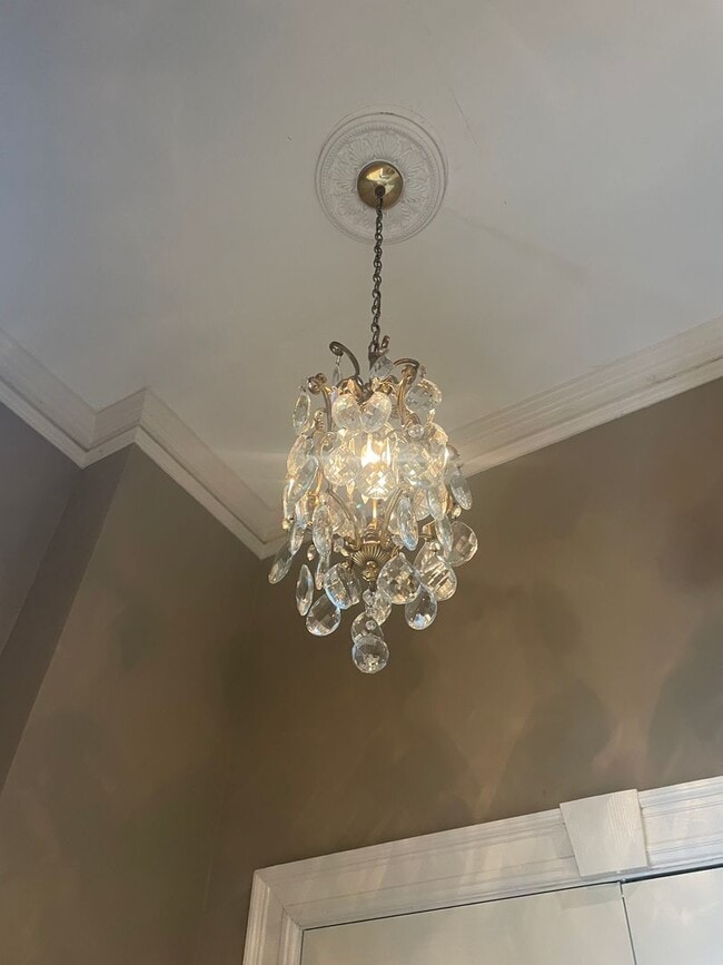 Building Photo - 1025 Church St