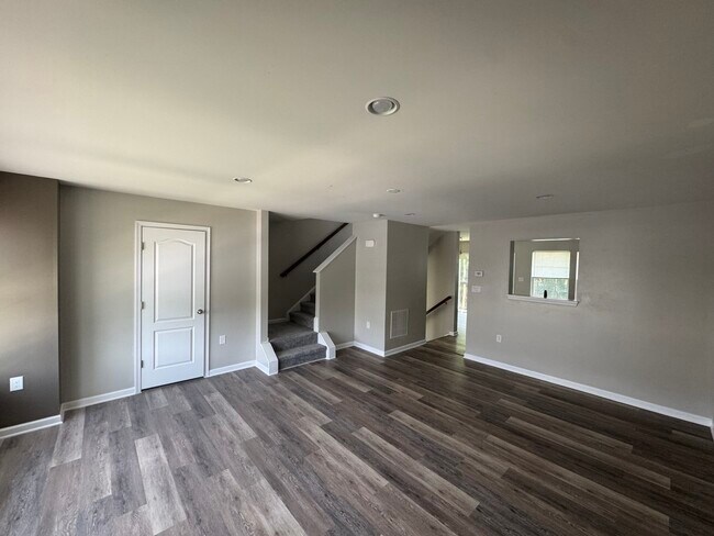 Building Photo - 65 Private Ct