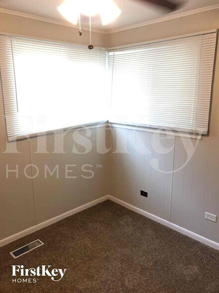 Building Photo - 14525 Dobson Ave