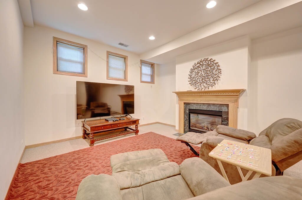 Building Photo - 3117 N Damen Ave