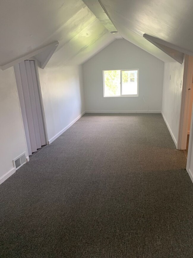 Building Photo - Spacious Updated Minne Lusa 3BR with Lots ...
