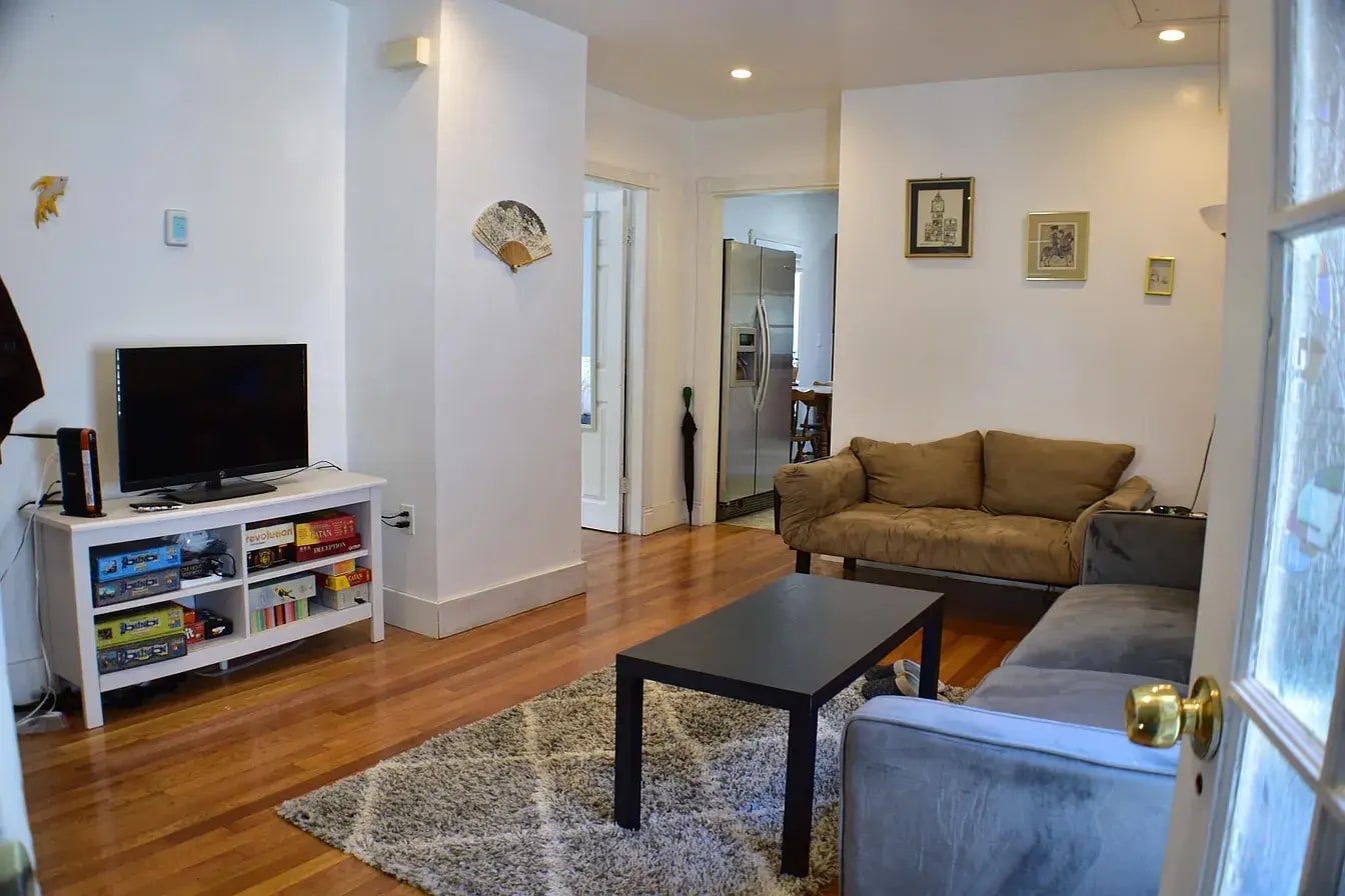 Living Room - 50 Pierce St