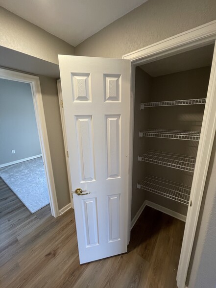 Linen Closet - 5704 N Gibralter Way