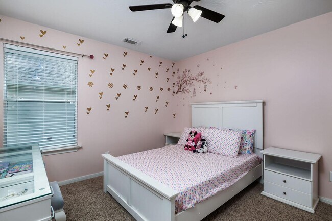 Building Photo - 19 Poplar Pine Ct