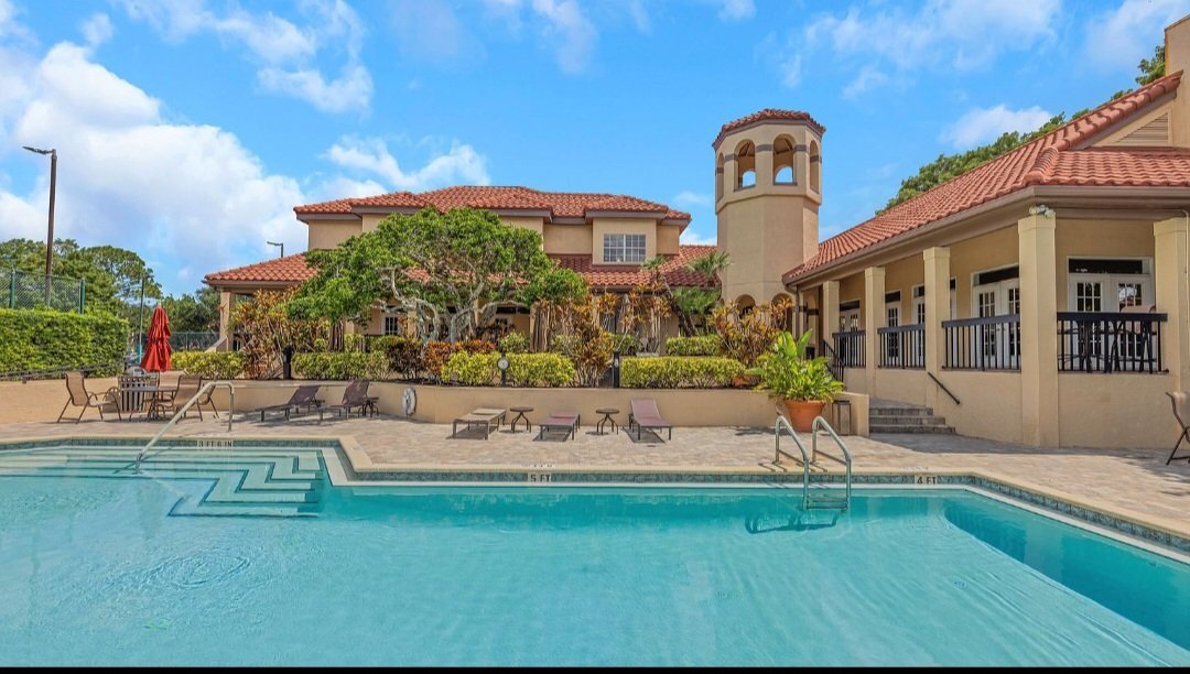 Building Photo - 2400 Feather Sound Dr