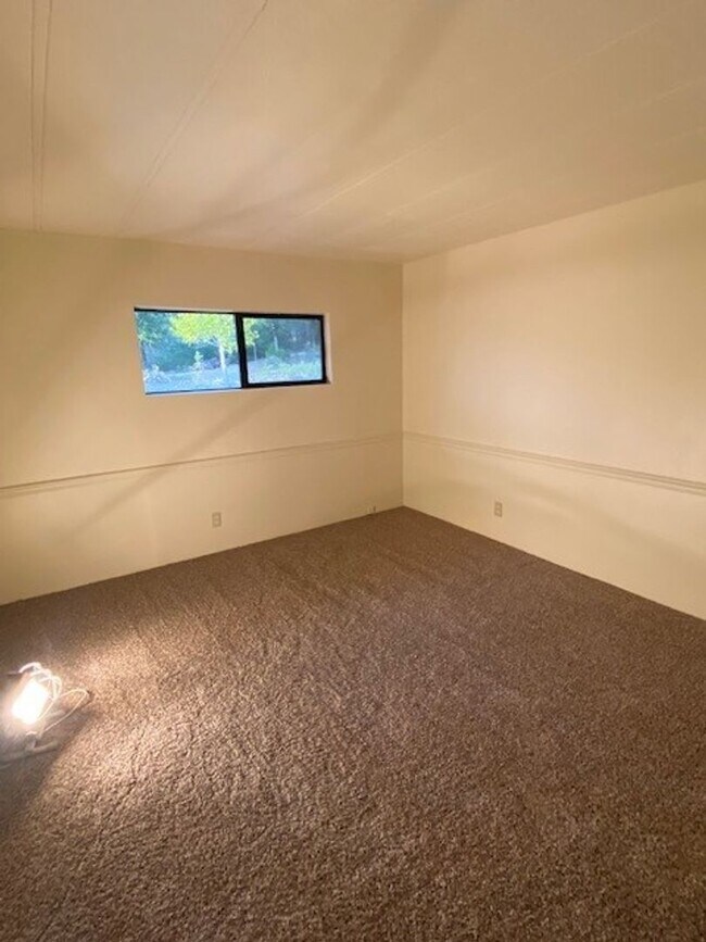 Building Photo - 3 Bedroom 2 Bathroom Manufactured home on ...