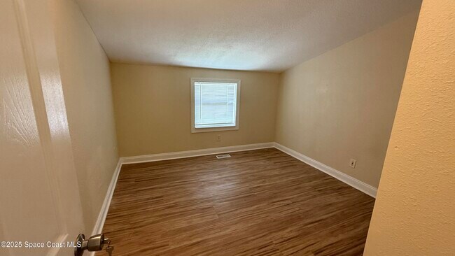 Building Photo - 508 Tasco Ave SW