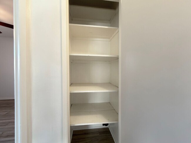 Building Photo - LB0290