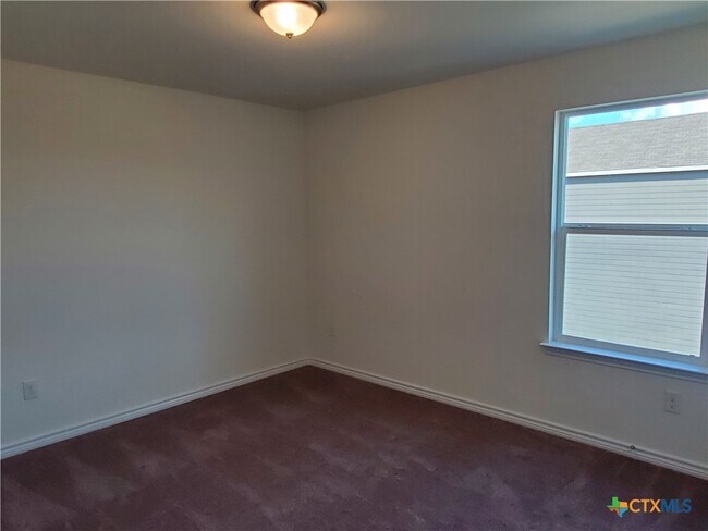 Building Photo - 4005 Woodside Dr