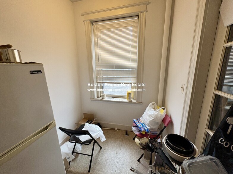 Building Photo - 60 Queensberry St