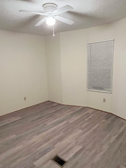 Building Photo - 104 Lynn Dr