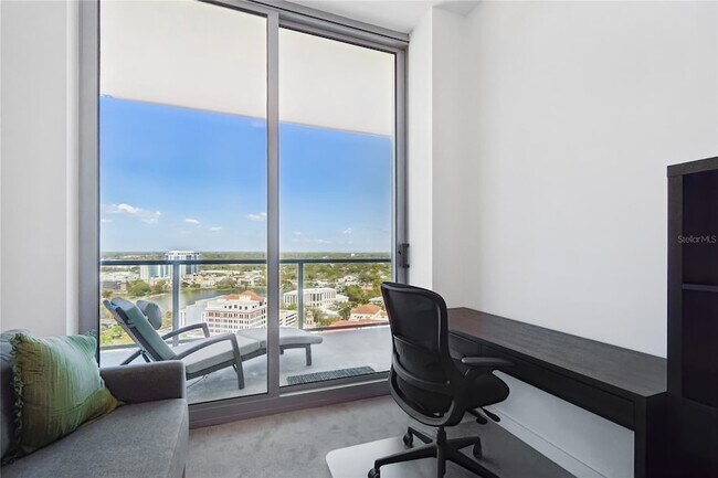 Building Photo - 400 Central Ave