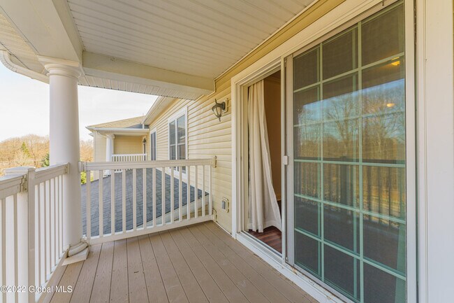 Building Photo - 502 Valley Pointe Dr