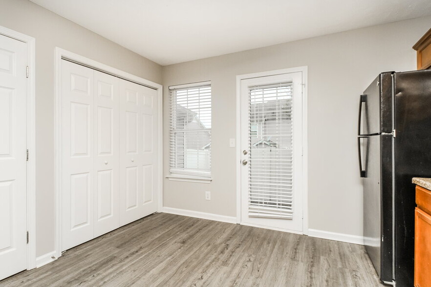 Building Photo - 8033 Logan Dr