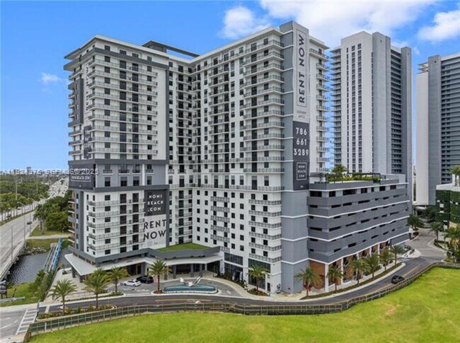 Building Photo - 16395 Biscayne Blvd