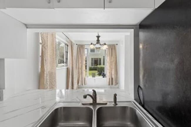 Building Photo - 8027 Lagos De Campo Blvd