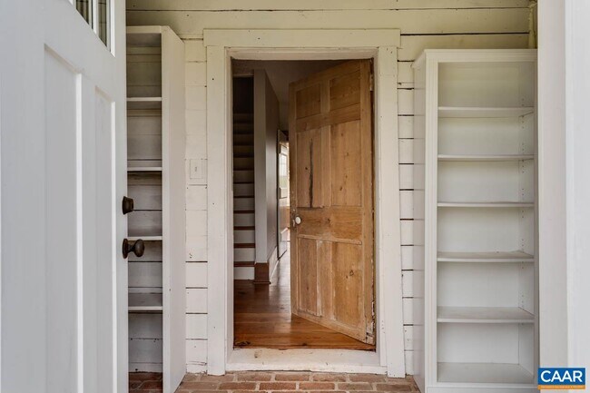 Building Photo - 1522 Oak Hill Ln