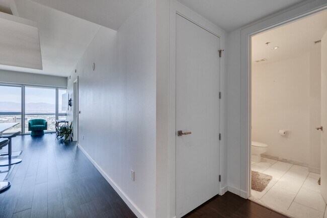 Building Photo - 4471 Dean Martin Dr