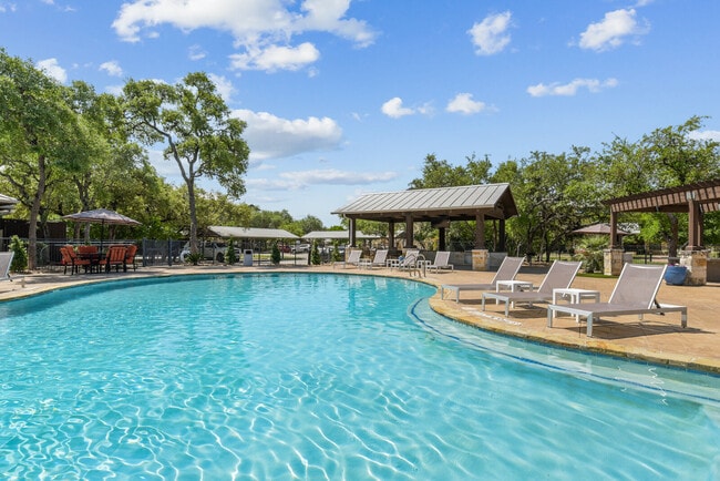 Building Photo - Platinum Shavano Oaks