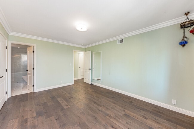 Building Photo - 685 Comet Dr