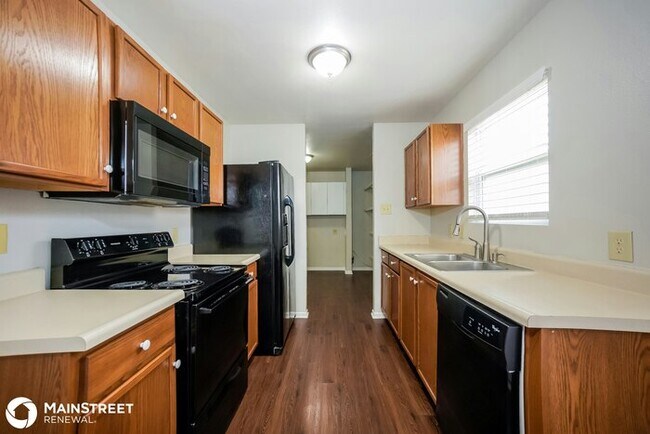 Building Photo - 1330 Central Park Dr