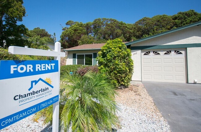 Building Photo - 55+ Senior Community! Delightful 2BR Home ...