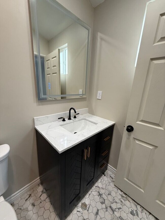 Building Photo - 1616 E Harding St