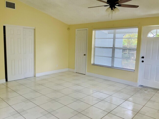 Building Photo - 747 Orchid Dr