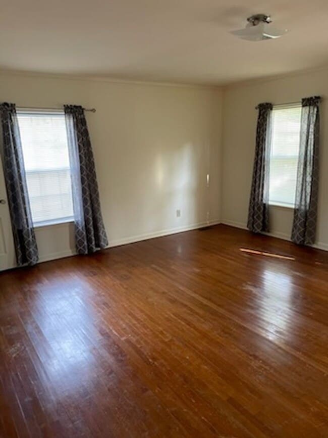 Building Photo - BEAUTIFUL SINGLE FAMILY HOME