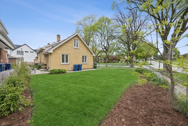 Building Photo - 4409 Clausen Ave