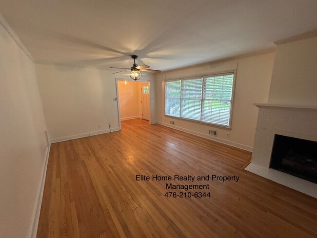 Building Photo - 828 Forest Ridge Dr W