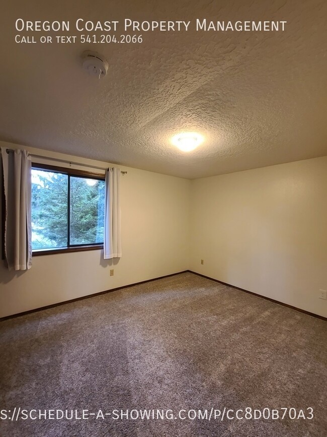 Building Photo - 835 Manzanita Ave