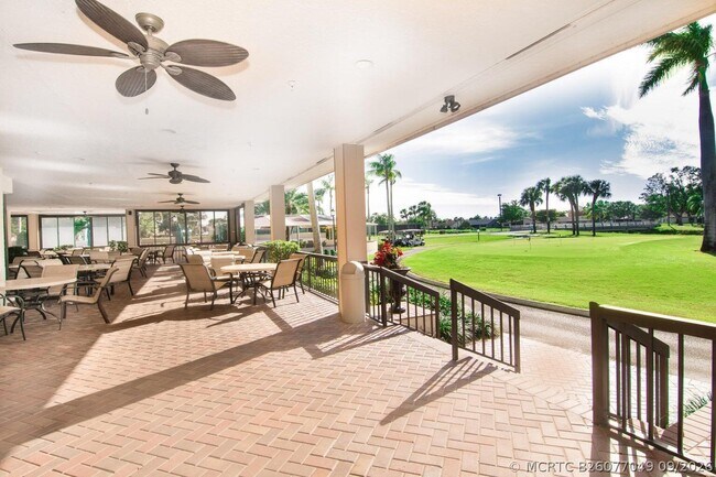 Building Photo - 5355 10th Fairway Dr