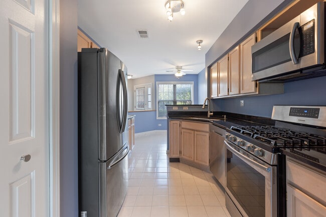 Building Photo - 1483 Ashbury Ln W