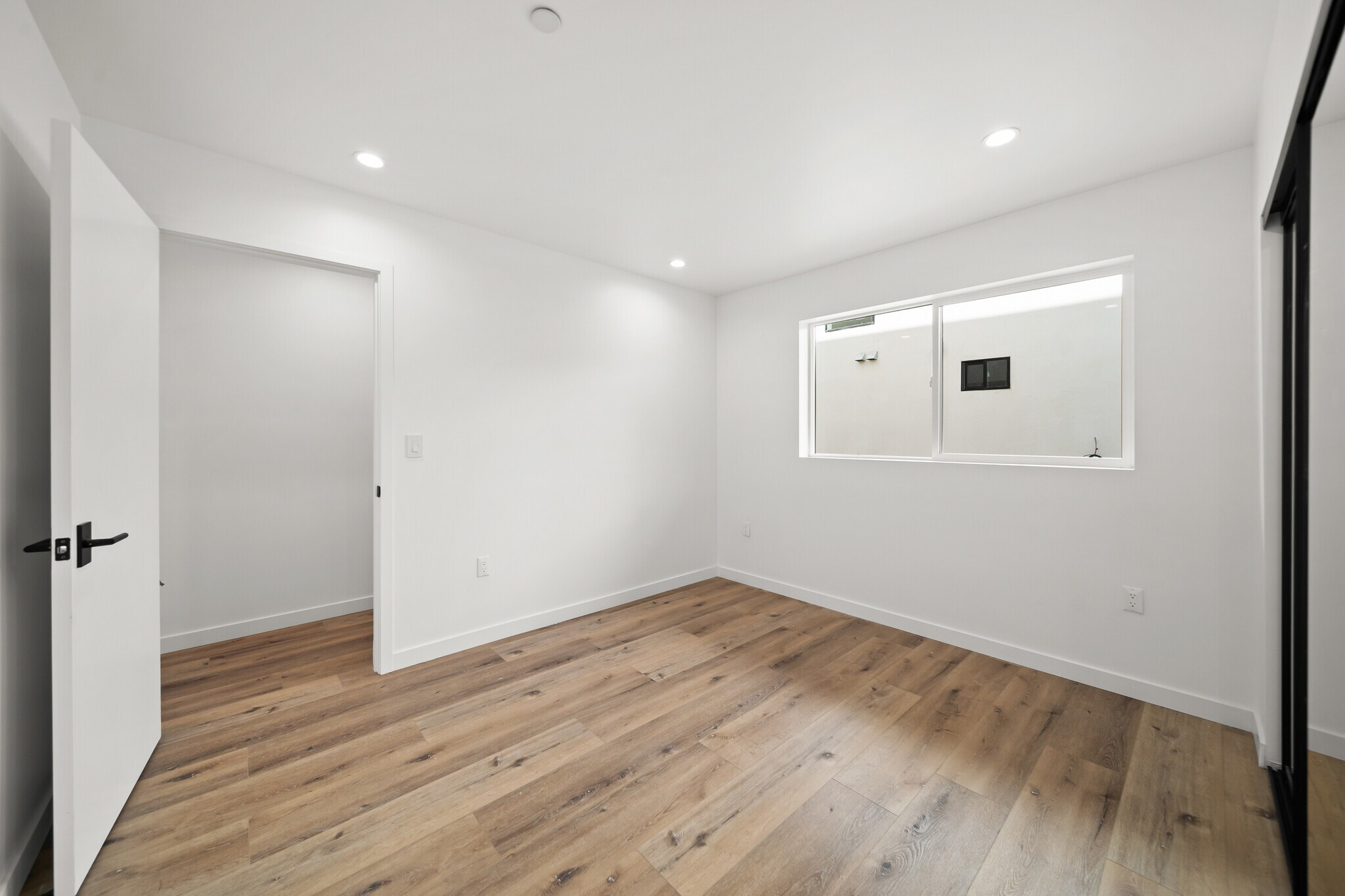 Building Photo - 6049 Craner Ave