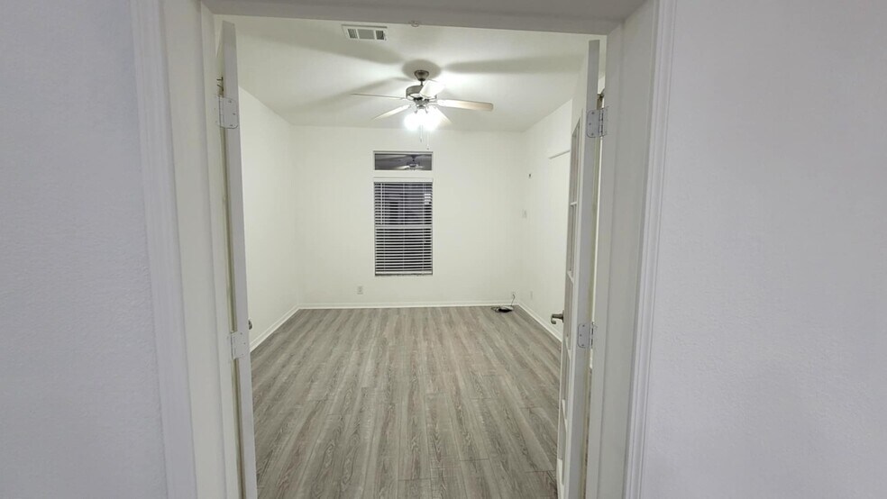Building Photo - 2407 Pier Dr