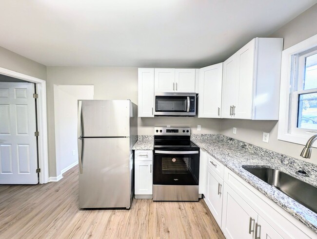 Building Photo - 1100 Rosedale Ave