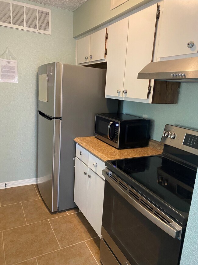 Building Photo - 250 El Dorado Blvd